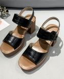 קיץ 2022 סנדלי עקבים גבוהים חדשים לנשים נעלי עקב עבות רטרו עם רצועות אחוריות עגולות הבוהן נעלי נשים פשוטות אבזם