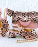 Qsgfc 2023 النيجيري التصميم الكلاسيكي أحذية نمط خياطة وحقيبة كبيرة الماس الديكور الأحذية النبيلة مع حقيبة