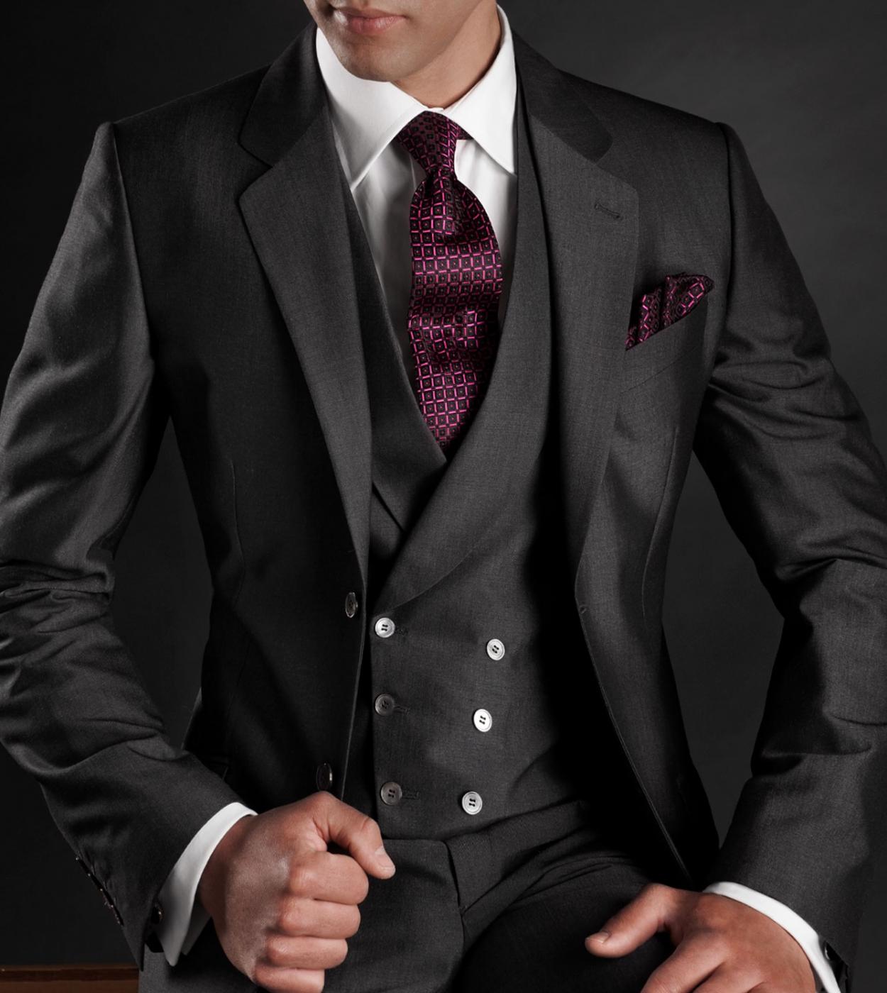 Esmoquin negro elegante con solapa de muesca para hombre para