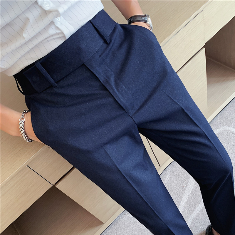 Pantalones de hombre a la sale cintura