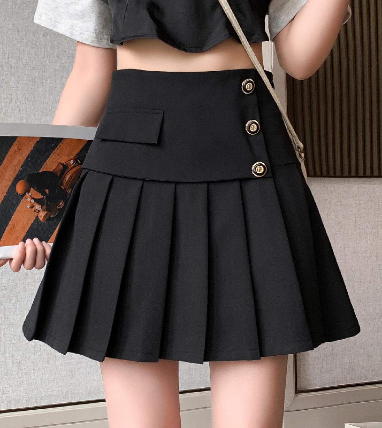Black pleated store skirt with zipper