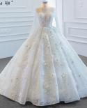 Vestidos de noiva luxuosos com miçangas brancas mangas compridas flores feitas à mão vestidos de noiva Hm67183 enfeites de casam