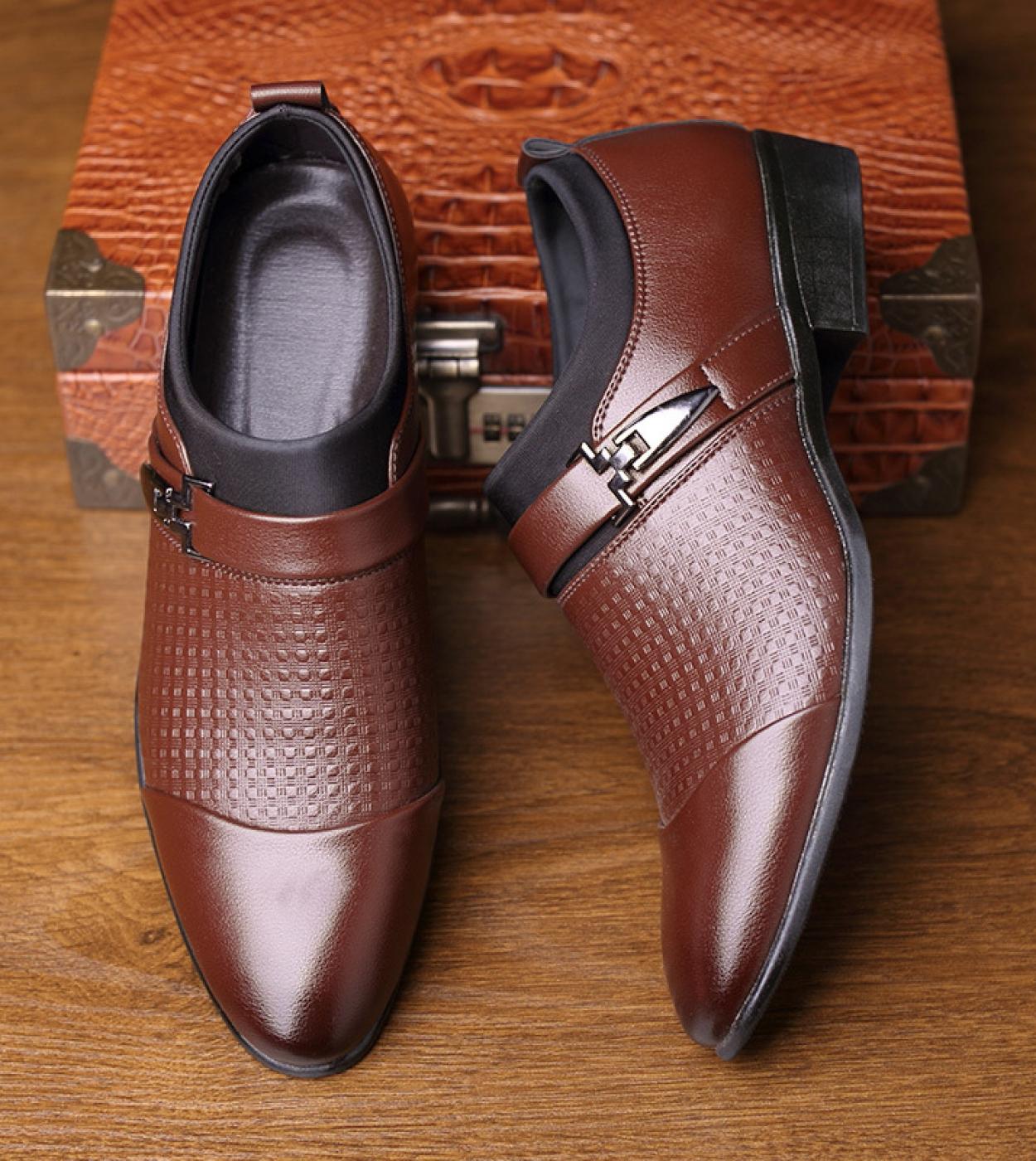 أحذية رسمية جديدة للرجال سهلة الارتداء بمقدمة مدببة من الجلد اللامع أحذية أكسفورد للرجال أحذية رسمية للأعمال مقاس كبير Df5 M
