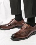 النمط الإيطالي عالية الجودة جلد البقر الصلب أحذية رسمية للرجال فستان الزفاف وأشار اصبع القدم الرجل النبيل بروغ حذاء أكسفورد