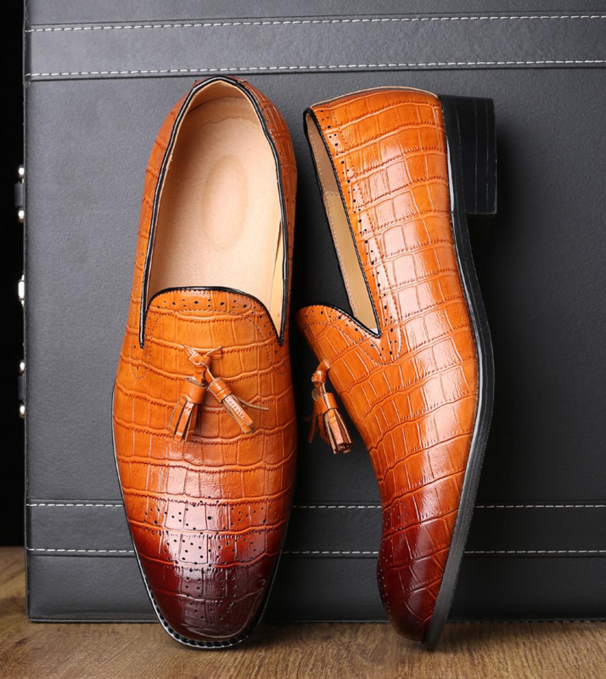Spring Square Toe Mens Business Dress Shoes Cover Foot Fringed Brooch Carved Leather Man Slip On Fashion Wedding Brogue