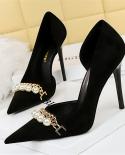 2023 Women 7cm 11cm High Heels Luxury Elegant Pumps Flock  Low Heels Lady Pearl Chain Scarpins Stilettos Hollow Church S