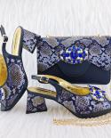 Qsgfc النيجيري التصميم الكلاسيكي أحذية نمط الربط وحقيبة كبيرة الماس الديكور الأفريقي أحذية Midheel النبيلة للحزب