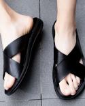 2023 nuevas zapatillas de cuero de verano hechas a mano, sandalias de playa de moda para hombres, chanclas para exteriores