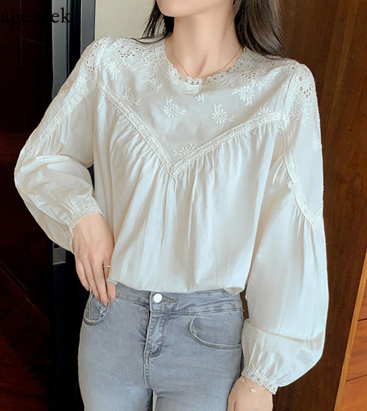 29 00 US Camisa blanca plisada con cuello redondo para mujer