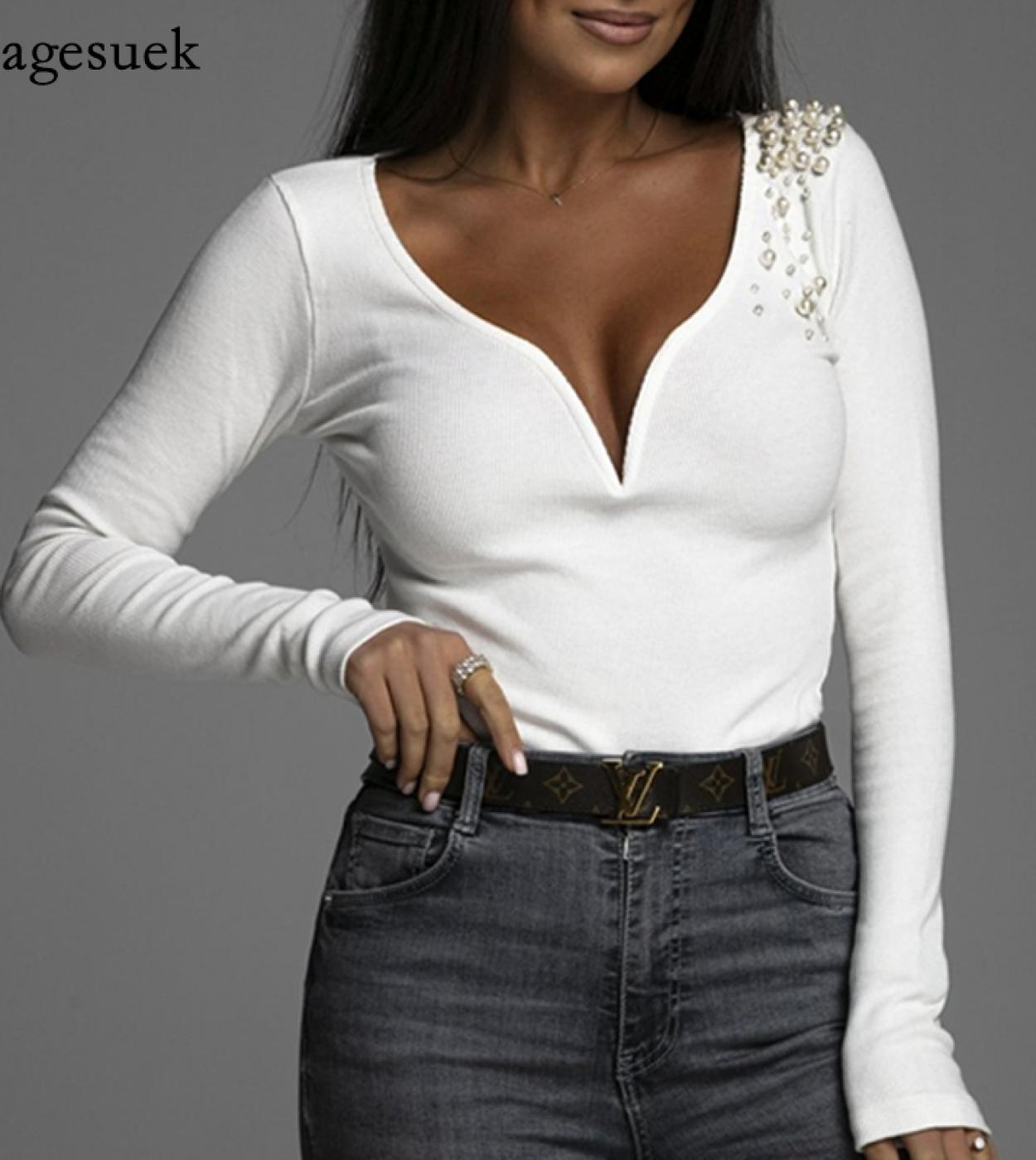 Blusas con escote 2025 en v profundo