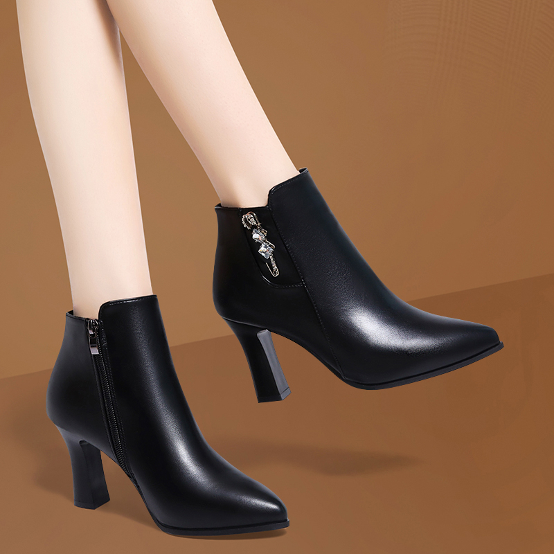 Botas negras hotsell mujer con flecos