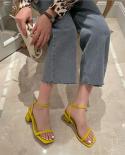 אופנה סנדלי עקבים עבים נשים חדש קיץ בינוני עקבים גבוהים עקבים פתוחים נשים עם נעלי חצאית סנדלי נשים