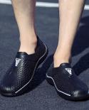 2023 נעלי גברים קיץ נושמות נעלי מים חיצוניות חלולות נעלי חוף קלות במיוחד נעלי גברים מזדמנים סנדלי גן שחור