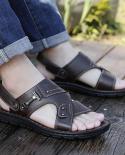 סנדלי קיץ חדשים לגברים ונעלי בית סנדלי עור לגברים למבוגרים נעלי חוף עבות סנדלי עור פתוחים ללא החלקה