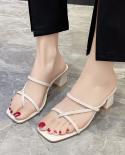 Sandali da donna Tacchi quadrati da donna Eleganti pantofole estive All'esterno Ciabatte femminili in pelle con legatura incroci
