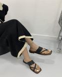 Sandalias planas de Color sólido para mujer, zapatillas de moda con punta abierta para exteriores, chanclas informales para play