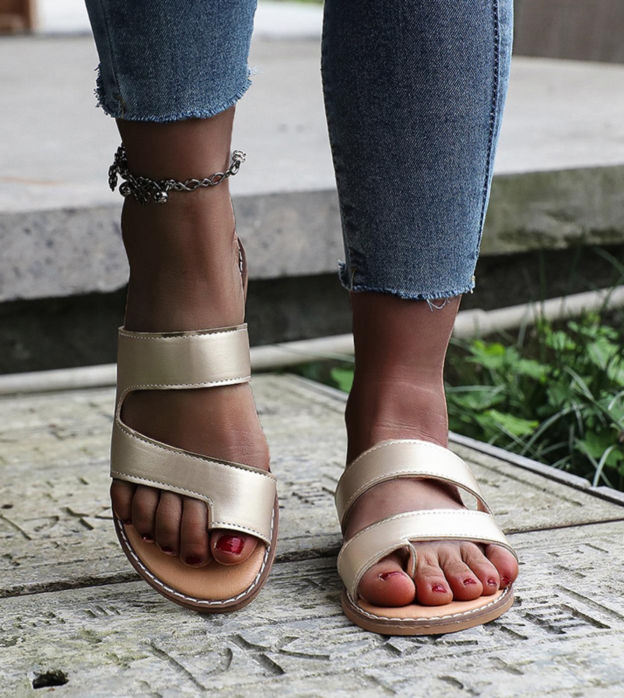 2022 אופנת קיץ לנשים עור בצבע אחיד נוחים סנדלי כפכפים שטוחים סתמיים סנדלי אצבע פתוחה נעלי נעלי בית