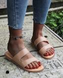 2022 אופנת קיץ לנשים עור בצבע אחיד נוחים סנדלי כפכפים שטוחים סתמיים סנדלי אצבע פתוחה נעלי נעלי בית