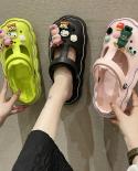 أحذية نسائية جديدة لعام 2023 أحذية ساحرة للأماكن الخارجية شباشب نسائية صنادل صيفية بنعل سميك للفتيات أحذية غير رسمية