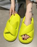 Fashion Cross Strap Thick Platform Slippers Women Summer Beach Non Slip Cloud Slippers Sandals Woman Soft Sole Eva Home 