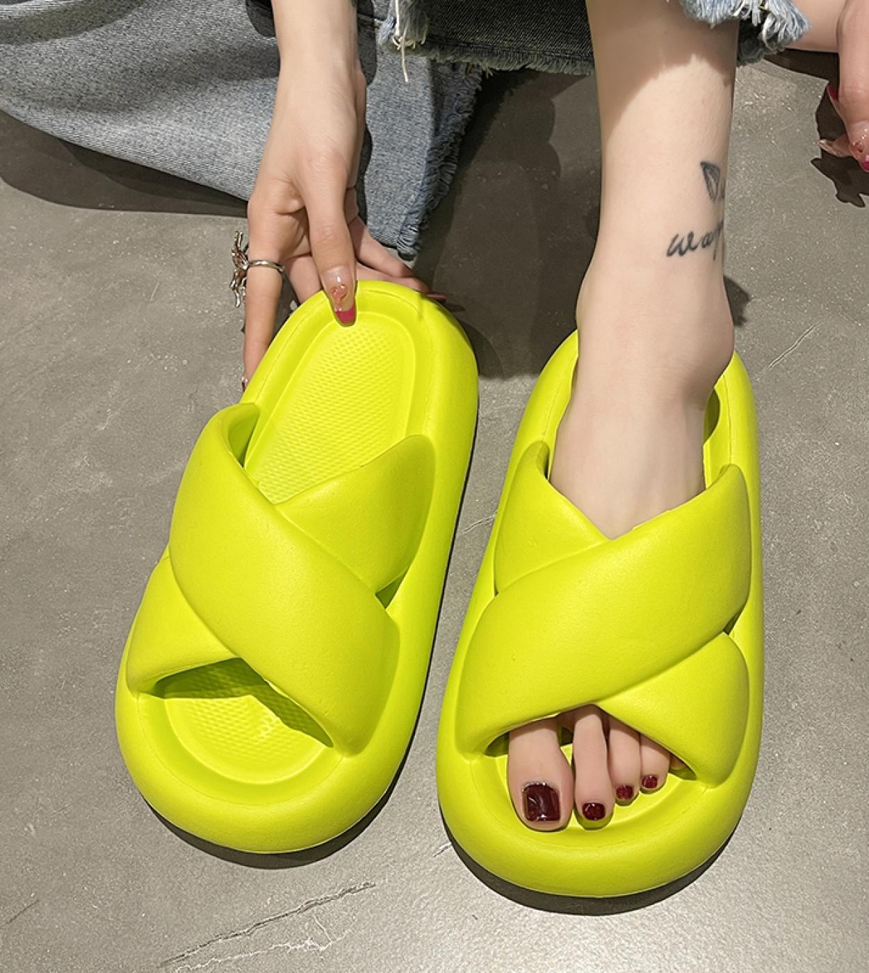 Fashion Cross Strap Thick Platform Slippers Women Summer Beach Non Slip Cloud Slippers Sandals Woman Soft Sole Eva Home 