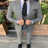 2022 One Button Men Suits Light Grey Groom Tuxedos Peak Lapel Groomsmen 3 Pieces Set ( Jacket + Pants + Vest）