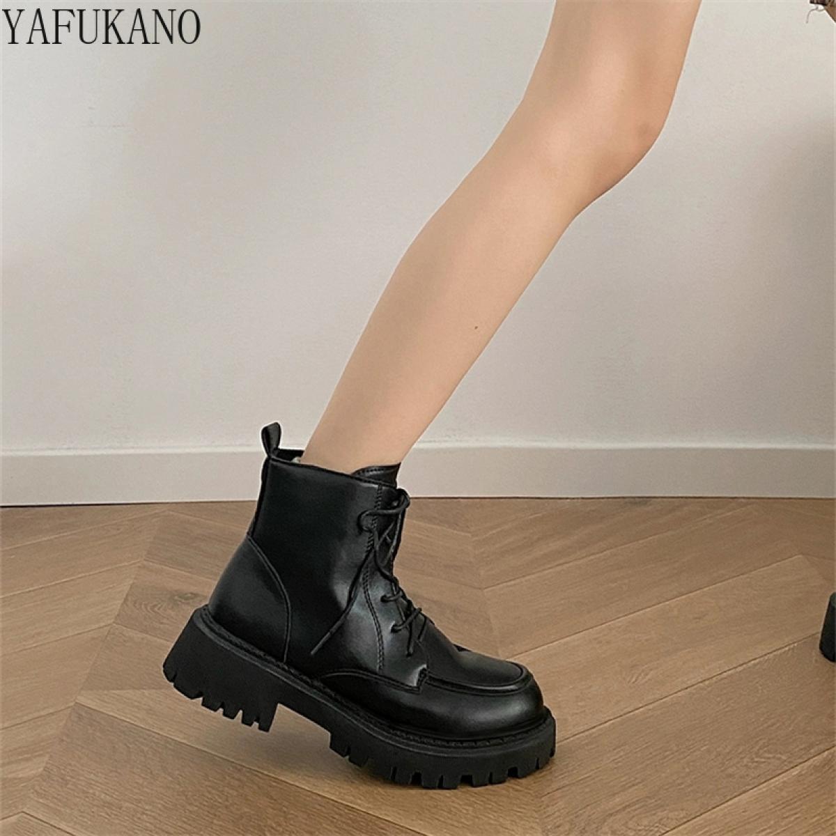 Stivali corti neri stile britannico con tacco grosso per stivali da moto da donna Fondo spesso aumento di altezza Retro stringat