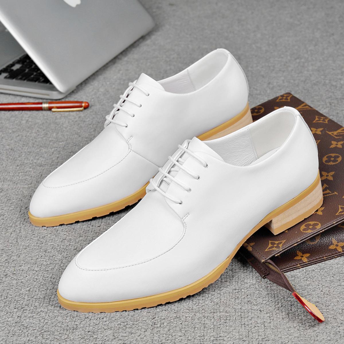 Sapatos masculinos de couro de alta qualidade, pequenos, brancos, de ponta branca, traje de negócios, sapatos de couro para casa