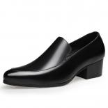 Zapatos de vestir de cuero puntiagudos para hombres en atuendo de negocios de estilo británico zapatos de hombre aumento de altu