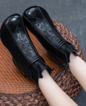 أحذية للنساء في الخريف والشتاء نمط جديد كعب سميك نعل ناعم طبقة علوية من جلد البقر الناعم الرجعية الصينية St