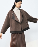 23 Otoño e Invierno nuevo abrigo corto marrón de manga raglán de murciélago con silueta suelta de cuero empalmado de lana de dob