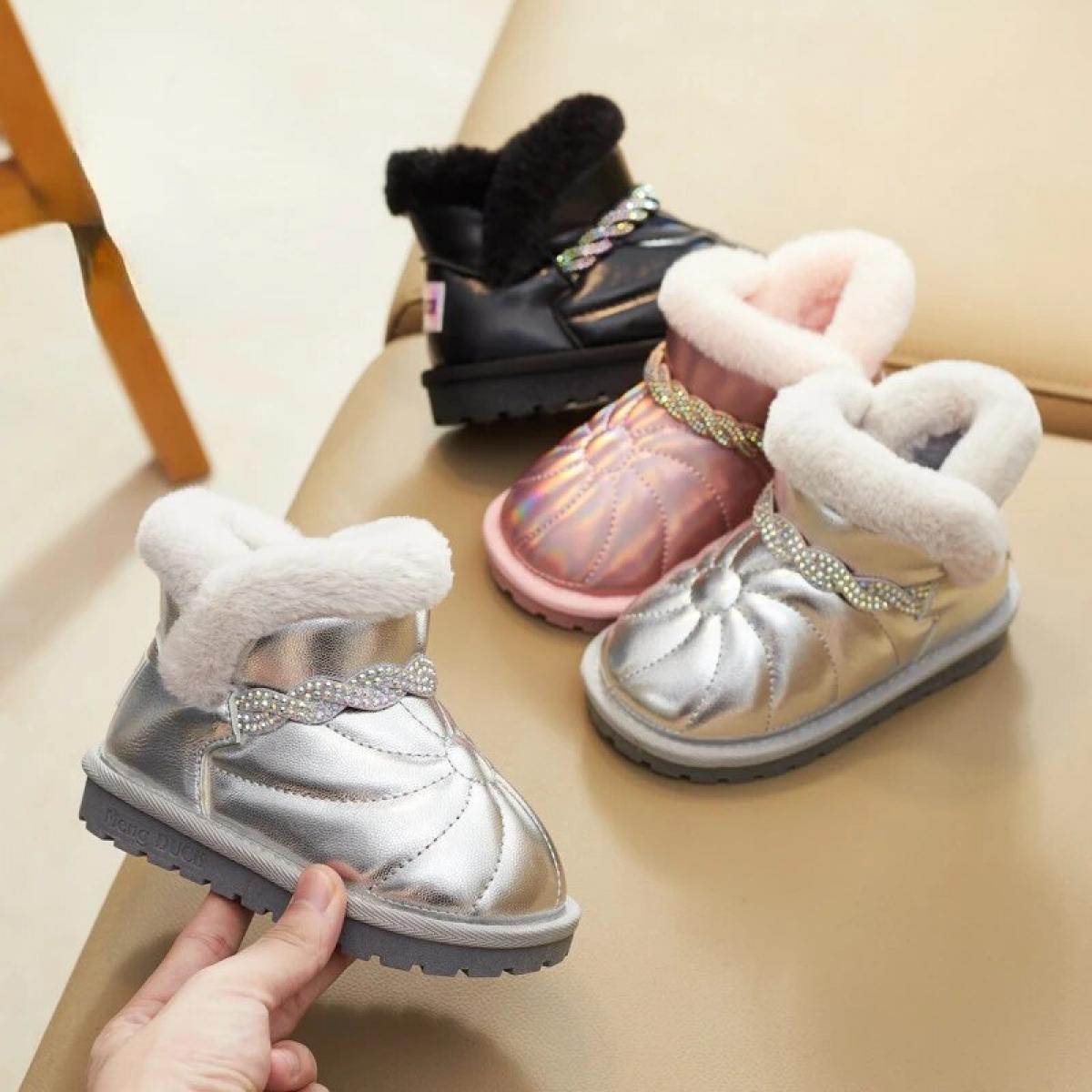 מגפי ילדים חדשים 2024 חורף חיצוני עמיד למים מגפי שלג בנים בנות אופנה מבריק קטיפה חמה נעלי כותנה ילד
