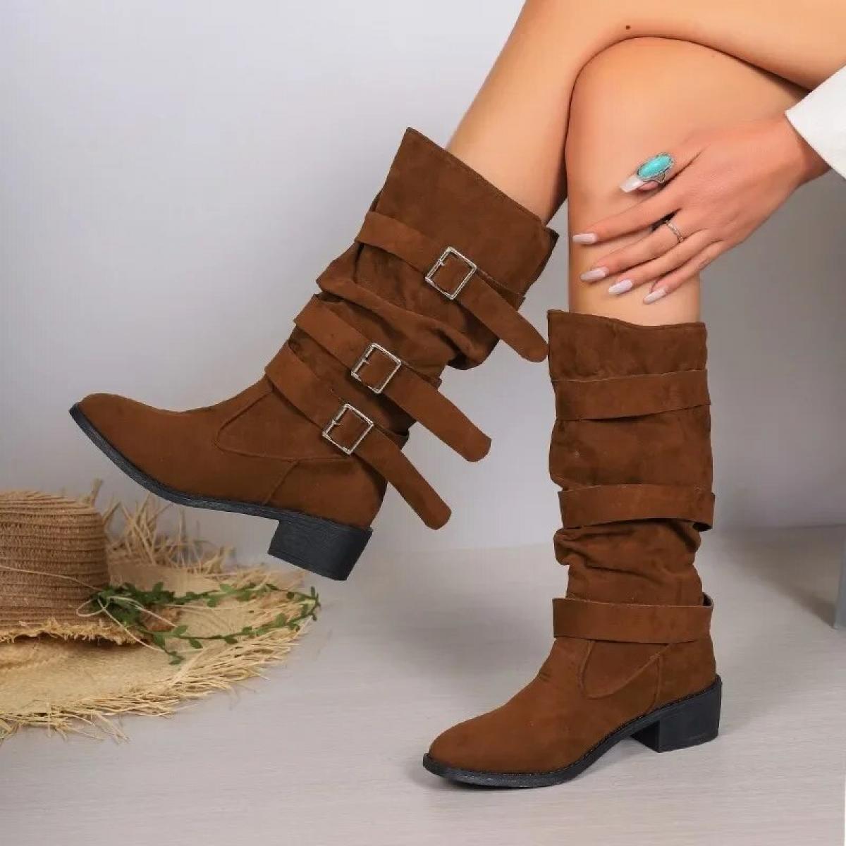 2024 Scarpe da donna di moda Inverno Tacco quadrato Stivali moderni Meta polpaccio a punta Antiscivolo Tacco basso Stivali grand
