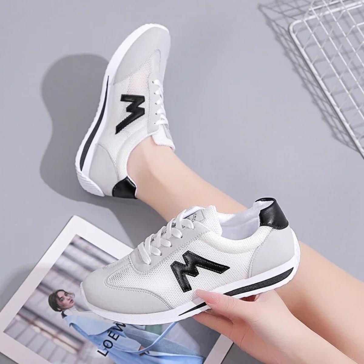 Round Head Deep Mouth Sneakers Light Versatile Breathable Cross Lace Casual Sports White Shoes Forrest Gump Shoes Tennis
