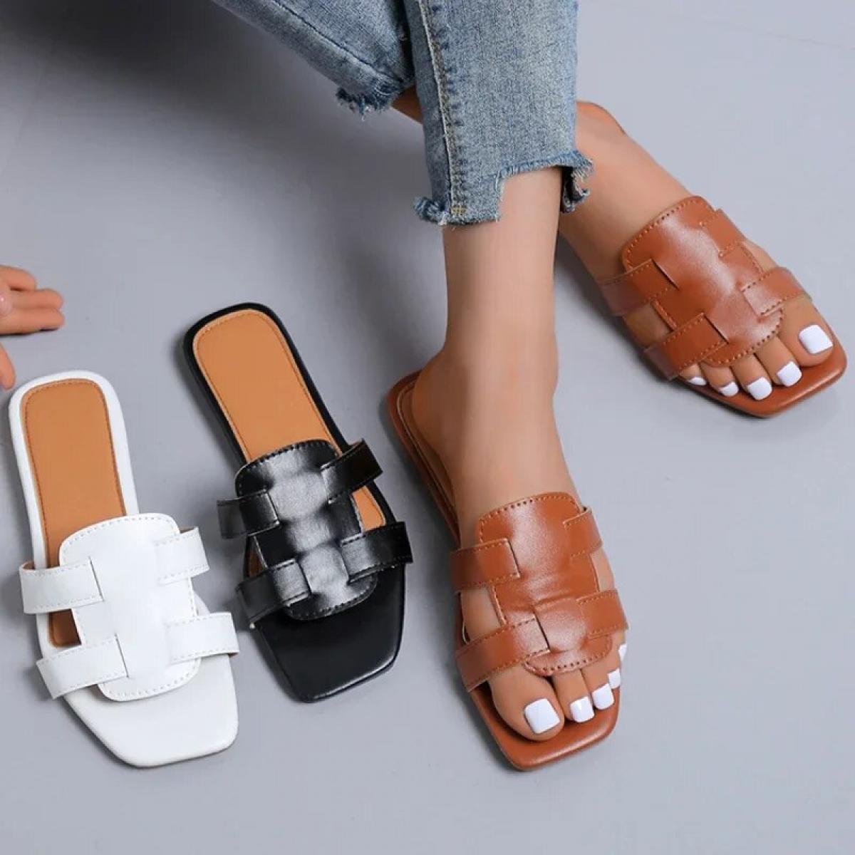 Plus Size 35 43 Flat Women Slippers 2024 New Chain Square Toe Flat Shoes Women Sandalias