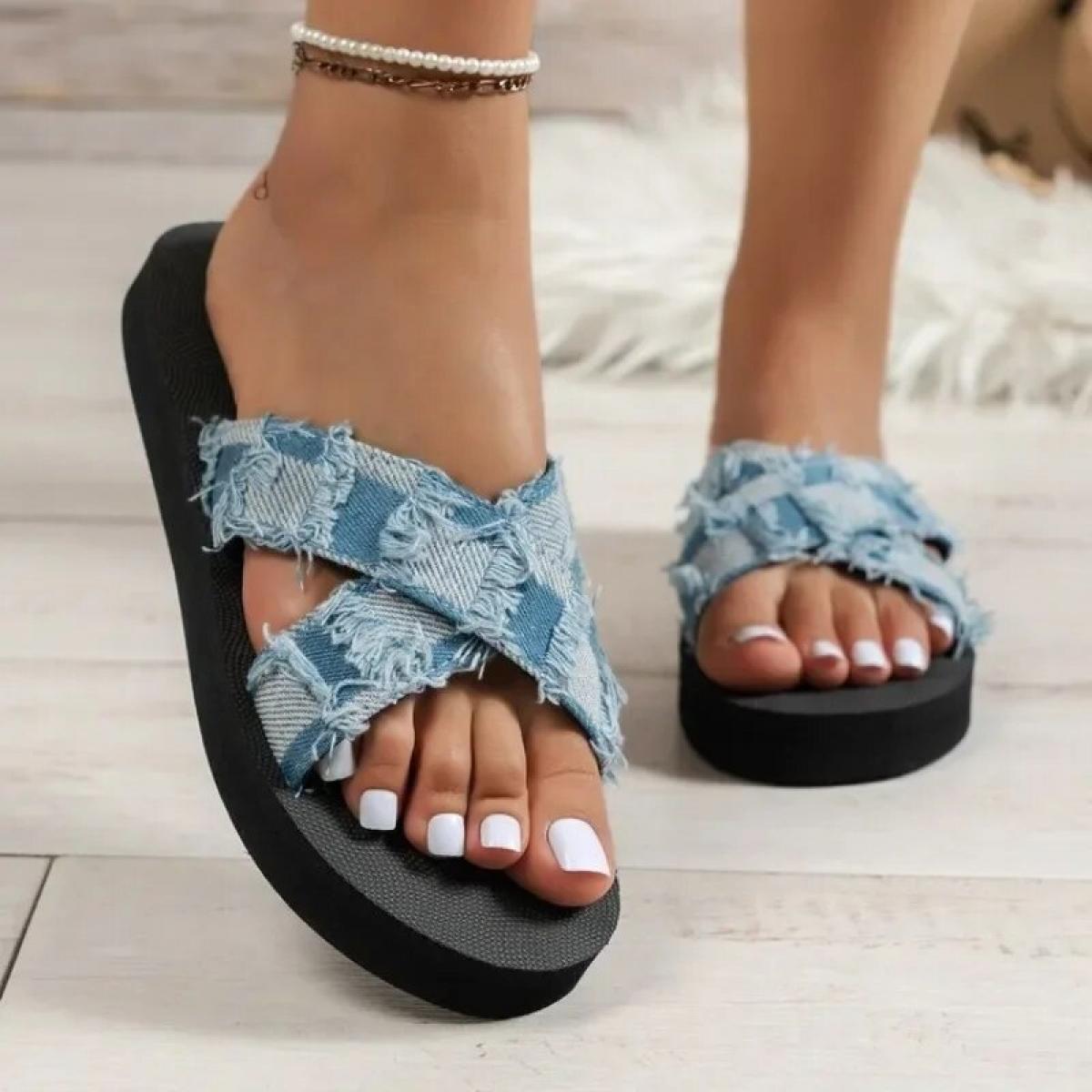 2024 New Slippers Women's Plus Size Cross Strap Denim Plaid  And  Leisure Outer Wear Beach Slippers
