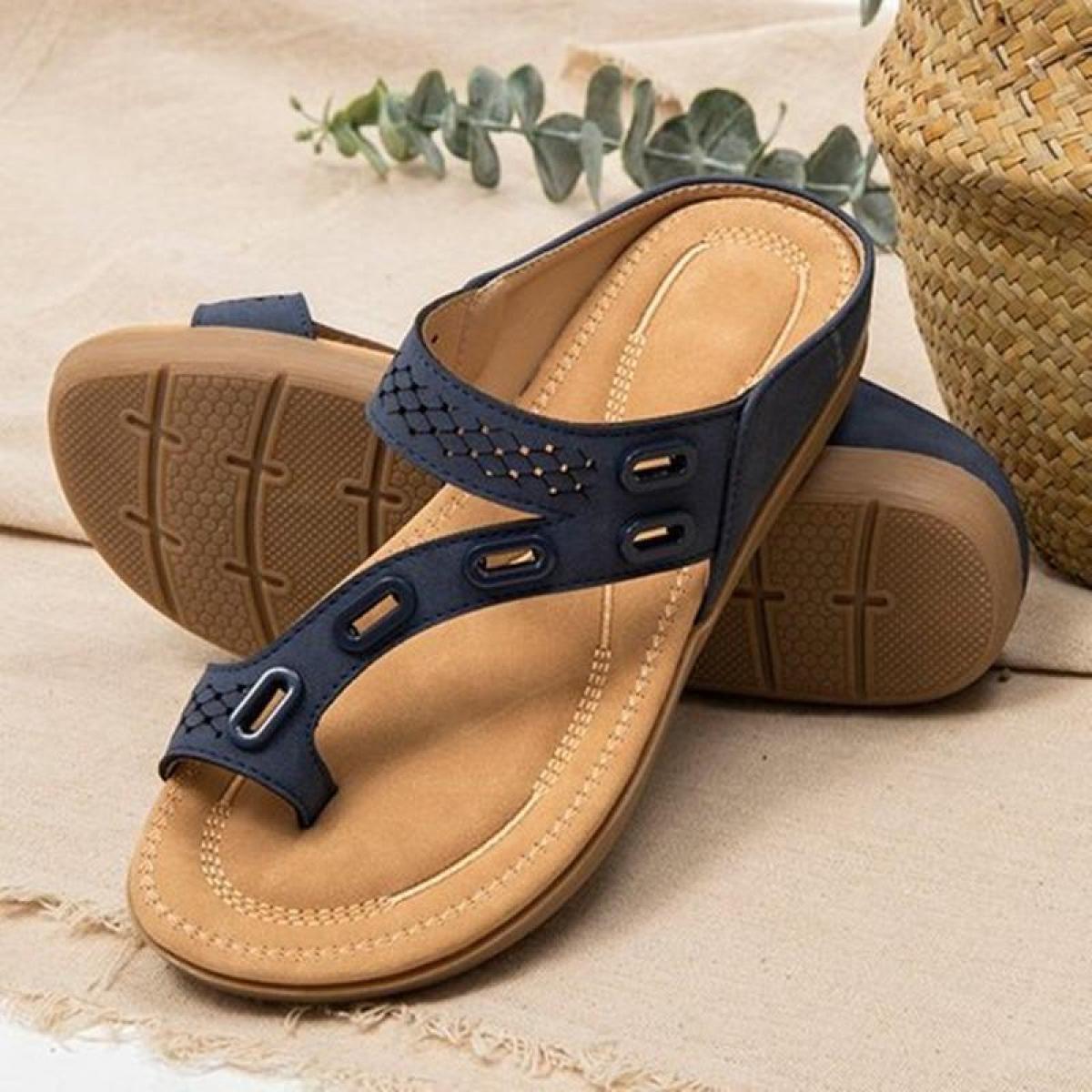 2022 Ciabatte da donna Nuove pantofole estive Scarpe da donna Moda Esterno Scarpe da spiaggia Ciabatte casual da donna Infradito