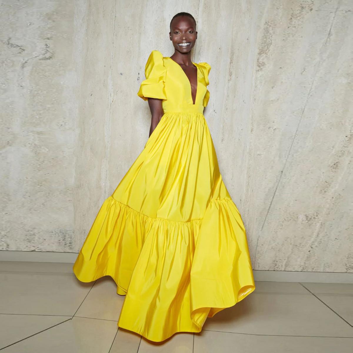 Robe de soiree longue en Satin jaune et Fuchsia manches bouffantes col en V robes de celebrite elegantes sur mesure