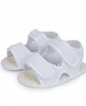 סנדלי תינוקות קיץ חדשים נעלי ילדה לתינוקות סוליית גומי ללא החלקה רשת עקב שטוח גן סנדלי ילדה הליכונים ראשונים תינוק