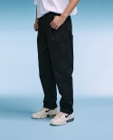 Pantalones deportivos sueltos de estilo caído con buen diseño para hombre