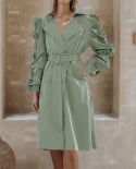 2022 אביב 2022 עיצוב נישה חדש מעיל בצבע אחיד מסולסל מותן כפול חזה מוארך מעל הברך מעיל טרנץ לנשים