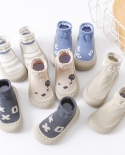 נעלי תינוקות לפעוטות נעלי תינוק וגרביים 2022 אביב וקיץ חדשים בנים ובנות תחתית רכה נעל רצפה מקורה ללא החלקה