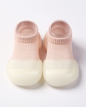 Chaussures pour tout-petits Respirant Bébé Été Enfants Fond Mou Antidérapant Plancher Trou Chaussures Et Chaussettes