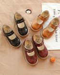 Novos sapatos de couro pequenos para meninos e meninas, sapatos individuais de velcro e fundo macio para crianças