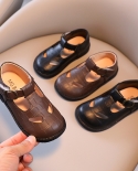 أحذية أطفال جديدة من الجلد الصيفية رقيقة مجوفة أحذية أطفال ناعمة من الفيلكرو