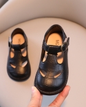 Nuevos zapatos de cuero para niñas, zapatos de bebé huecos finos de verano, zapatos de Velcro de fondo suave para niños