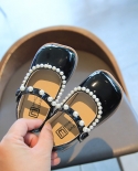 Zapatos de cuero para niñas Nueva moda Perla Zapatos de princesa para niños Fondo suave Zapatos de velcro para niñas pequeñas