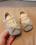 Zapatos bonitos de princesa para niñas, nuevos zapatos de cristal con velcro de fondo suave para niños con lazo de perlas, otoño