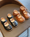 Zapatos de cuero para niñas con punta redonda Love Hollow Zapatos casuales lindos para niños con velcro