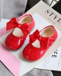 אביב 2022 נעלי עור לילדות חדשות בסגנון תחתון רך נעלי נסיכה לתינוקות נעלי קשת לילדים לפעוטות